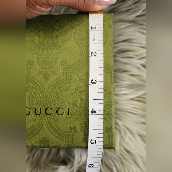 Gucci Box and pillow - Picture 9 of 10
